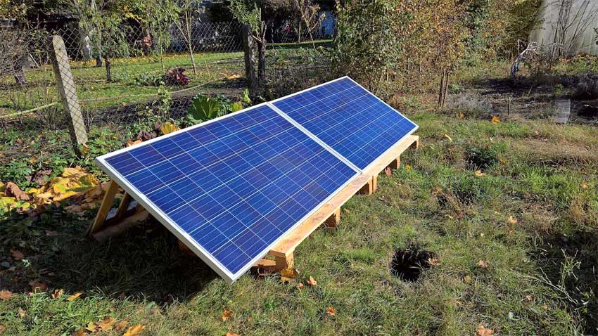 Solarmodule im Garten