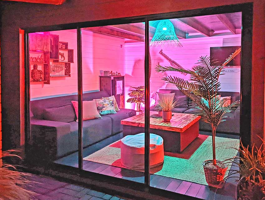 Lounge-Gartenhaus by night